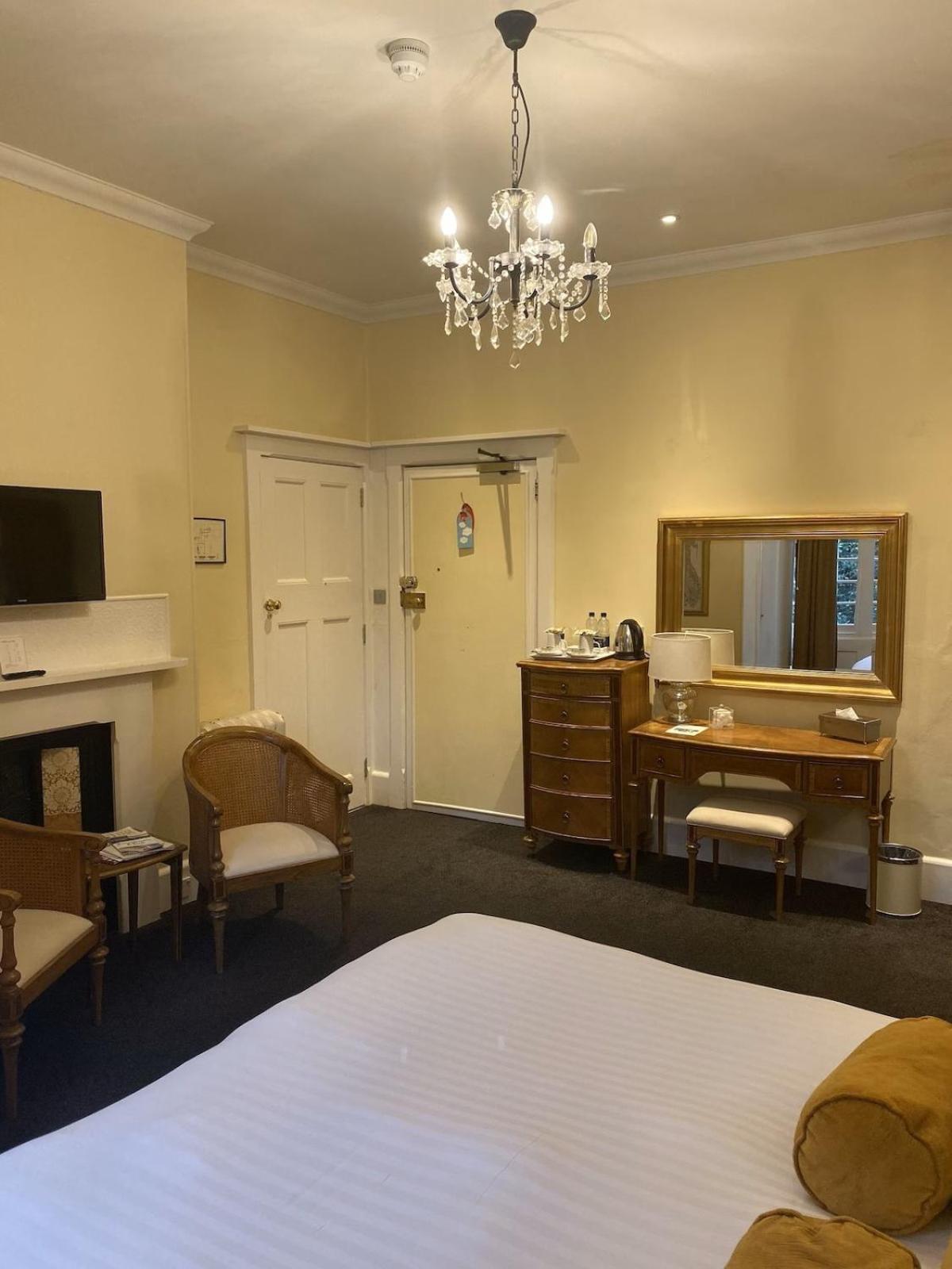 Langtry Manor Hotel Борнмът Екстериор снимка