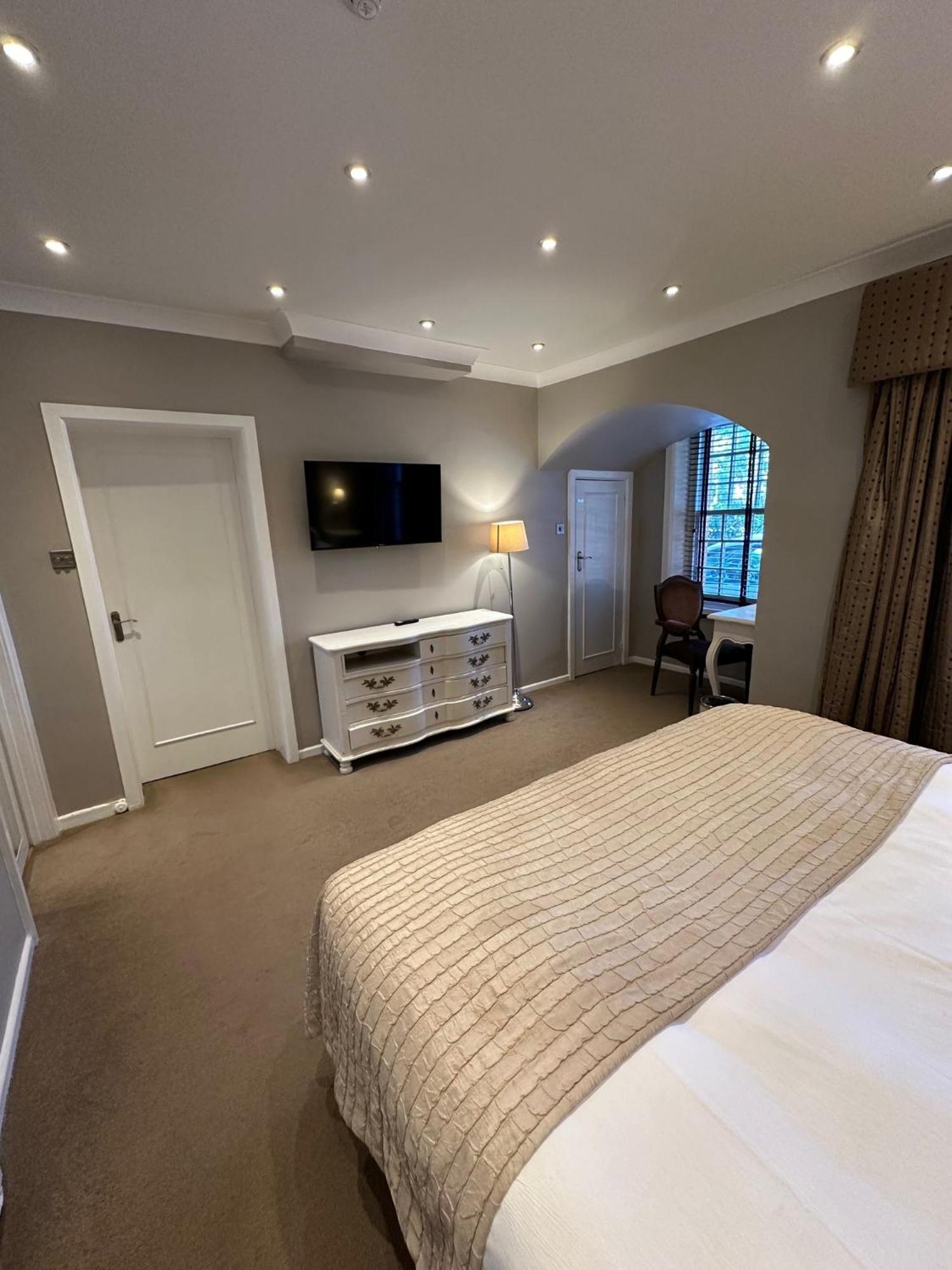 Langtry Manor Hotel Борнмът Стая снимка